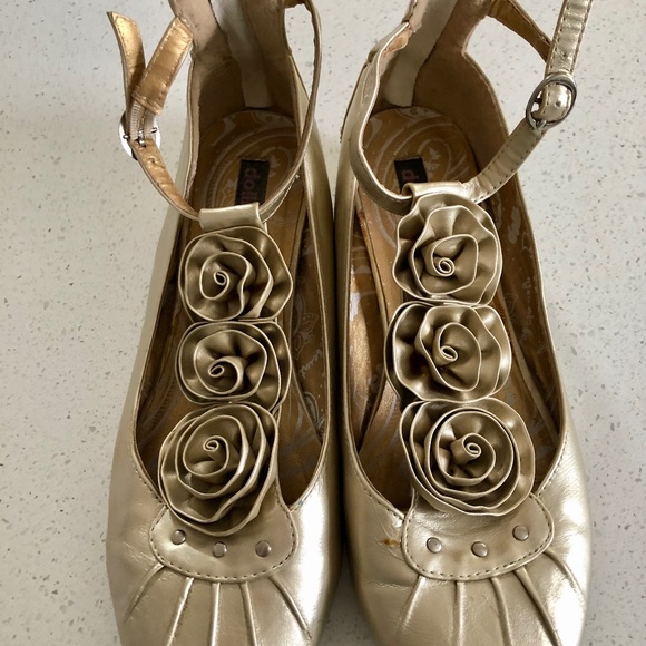 "Dollhouse" matte gold flat shoes size 7.5